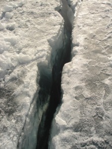 Трещина в Байкальском льду